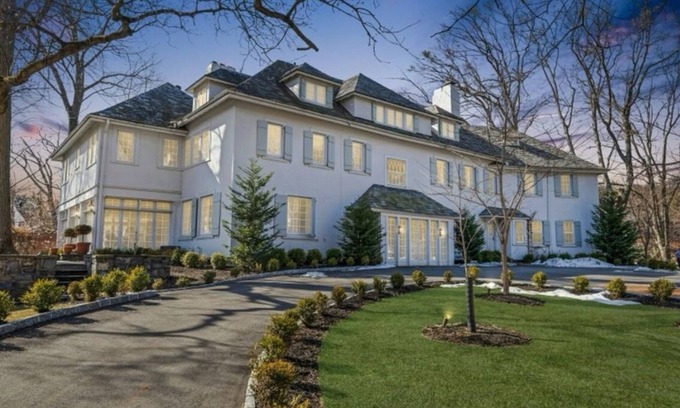 West Orange Casa | The dinner parties that can be had! 7-bedroom estate in wonderful Llewellyn Park