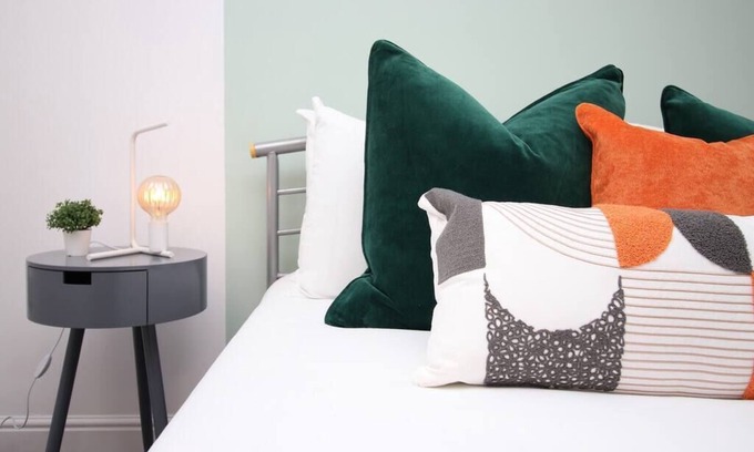 Newport Casa | The Dock House - Newport City Centre - Sleeps 7