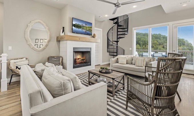 Springdale Casa | The Dogwood · Luxury Hot Tub· Lake Front Access ·