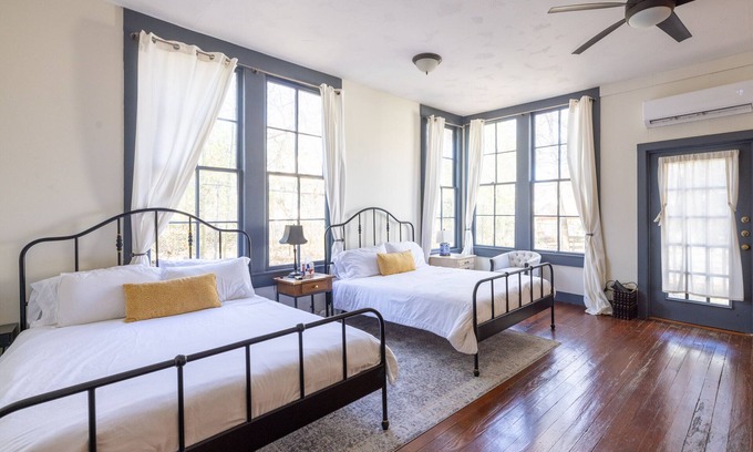 Heritage Casa | The Downtown Abbey