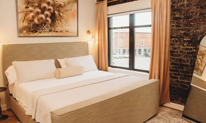 Leitchfield Apartamento | The Eleanor. 2 King bed/ 2 full bath