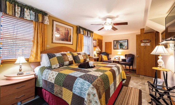 Hoffman Estates Casa | The Estates Suite con estacionamiento y espacio de oficina