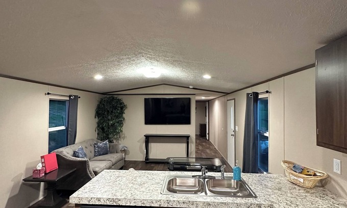 Hendersonville Casa | The FarmHouse Retreat - House B