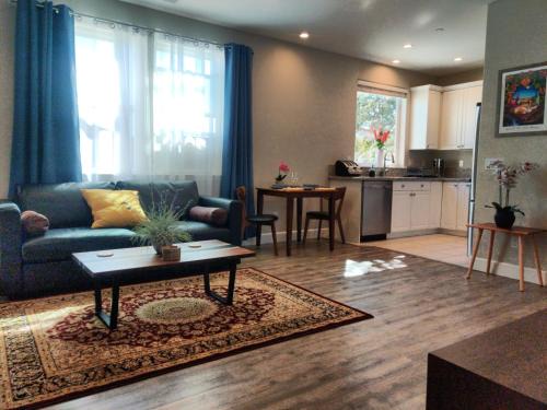 Petaluma Casa | The Flat at the Cork Oak