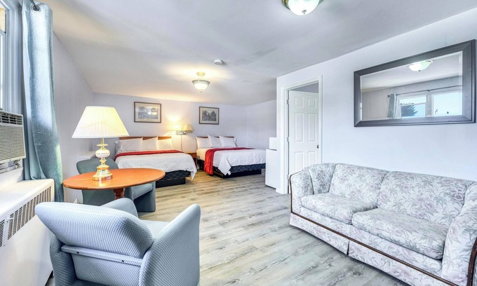 Sarnia Hotel | The Gables inn