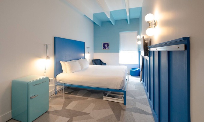 East Hill Hotel | The Gallatin 215, Colorful Boutique Hotel