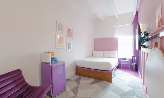 East Hill Hotel | The Gallatin 315, Only 3 miles to Broadway!