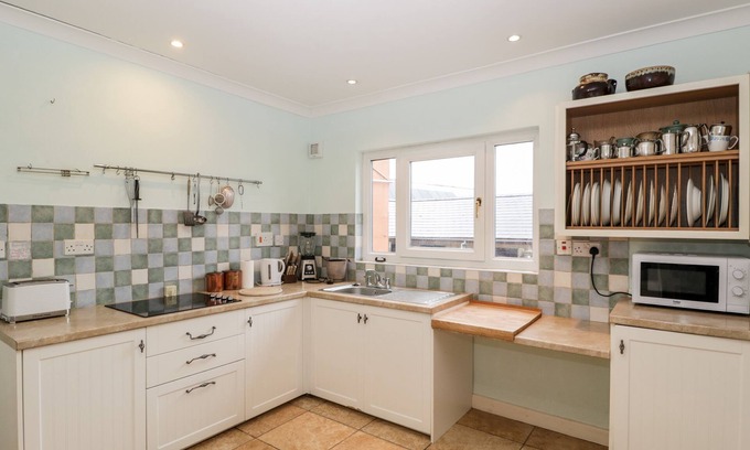 Llanvair Kilgeddin Cabaña | THE GRANARY, pet friendly, with a garden in Monmouth