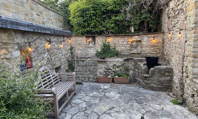 Sherborne Casa | The Grey Lodge is a beautiful Grade II* listed Eighteenth Century townhouse.