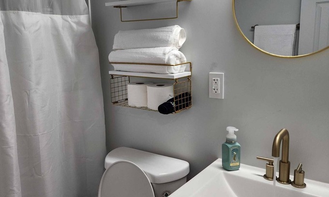 Leavenworth Casa | The Guest House on Seneca with King Bed