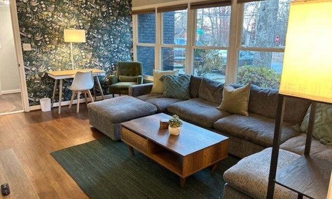 Greensboro Casa | The Hendrix Convenient, cozy, updated 3 bedroom ranch