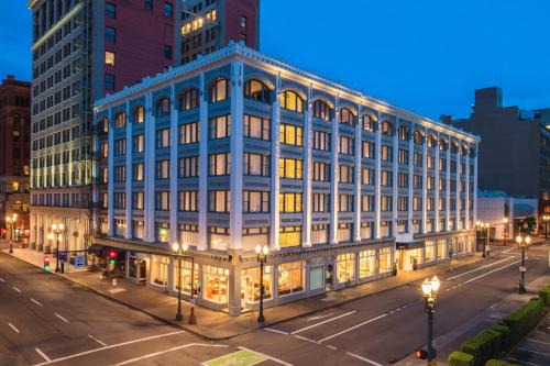 Downtown Portland Hotel | The Hi-Lo, Autograph Collection