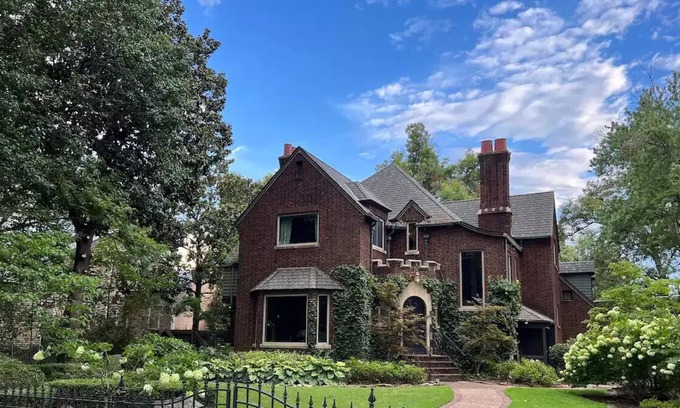 Blytheville Casa | The Historic Leech House!