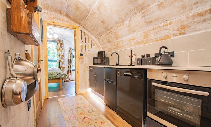 Edenfield Cabina | The Hobbit House in The Dell, Edenfield