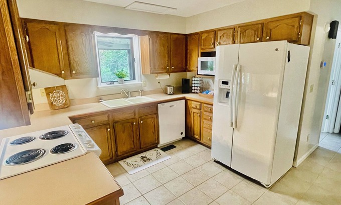 Rineyville Casa | The Honey Spot! Your Quiet retreat in Rineyville.