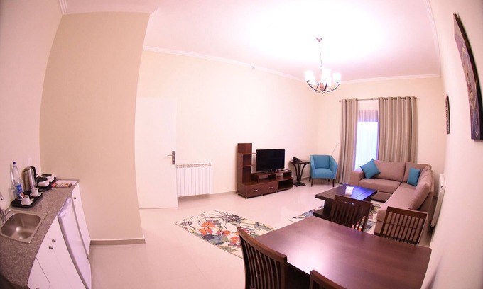 Miziara Apartamento | El traje de hotel con impresionantes vistas a la costa y balcón