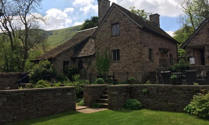 Westbrook Court Casa | The House In The Hills