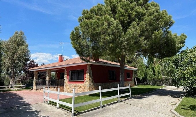 Brunete Chalet De Esquí | La Casa de Brunete