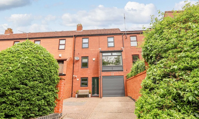 Lincoln Cabaña | THE IMP'S PAD, pet friendly in Lincoln