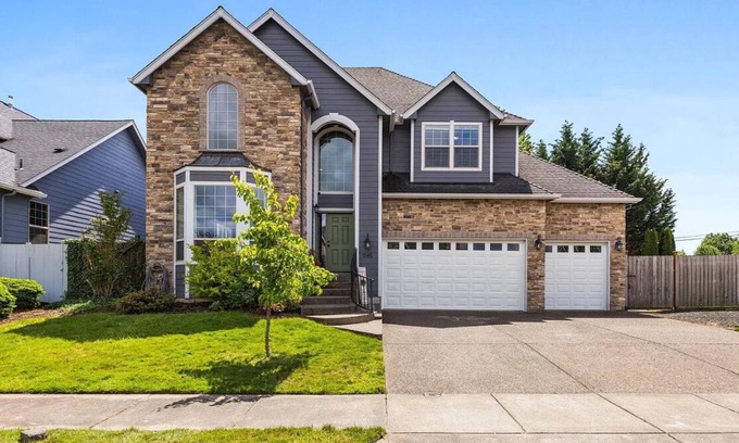 Albany Villa | The Jordan House- outdoor kitchen, very spacious