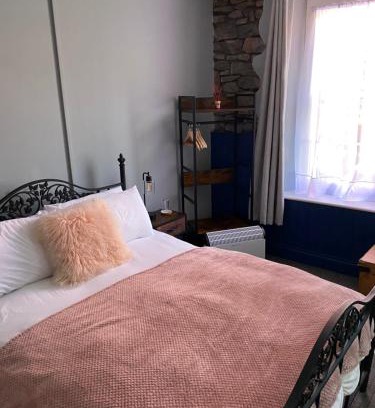 Cheddar Hotel | The Kings Head