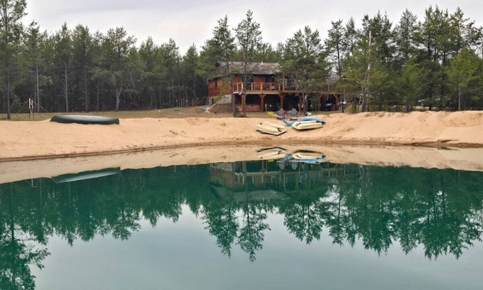 Necedah Casa | The Land in the Pines-Cabin