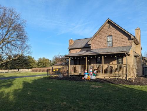 Lewis Center Casa | The Lazy Cat Lodge