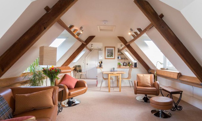 Malmesbury Casa | The Leat at Wynyard Mill