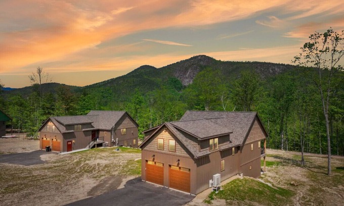 Bartlett Casa | The Ledgeview Lodge | Brand New, Hot tub, Views