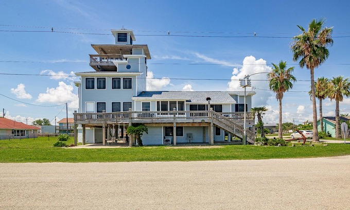 Port O Connor Casa | The Lighthouse - Beachfront - Perfect for Groups