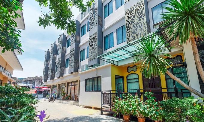 Talat Nuea Hotel | The Little Nest Phuket