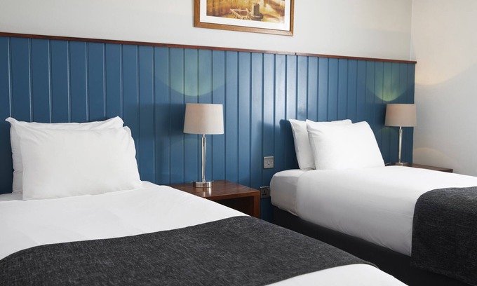 Measham Hotel | The Longshoot Hotel by Greene King Inns