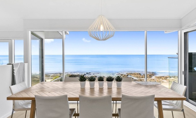 Lorne Casa | The Lorne House - Perfectly positioned just meters from the sand.