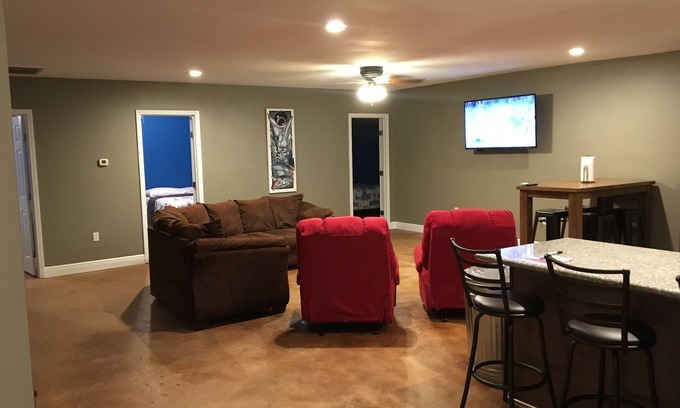 Boothville-Venice Casa | The Mahi Lodge is a quiet secluded 3bedroom 2full bath lodge in Venice LA