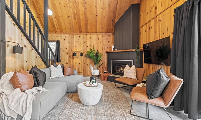 East Kootenay Cabina | The Matterhorn | Hot Tub | Mountain Views | BBQ |