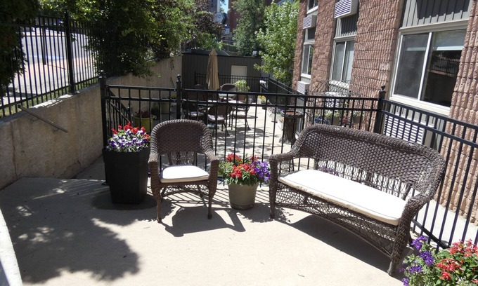 Medicine Hat Hotel | The Medicine Hat Villa