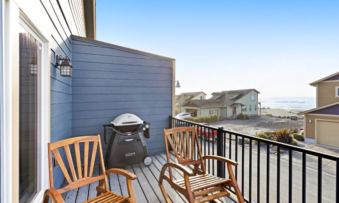 Gold Beach Casa | The Mermaid's Den