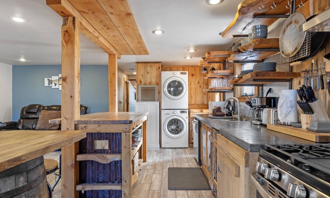 June Lake Casa | The Moutain Getaway, pet friendly home