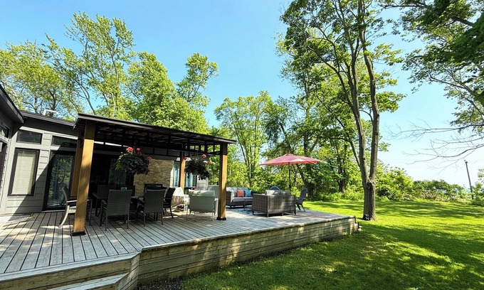 Amherstburg Cabaña | Waterfront Cottage en un área de conservación de 200 acres