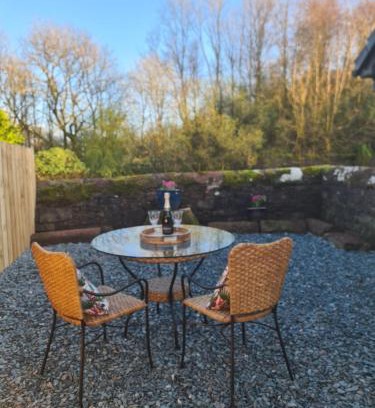 Rowrah Casa | The Nest by Blake view holidays, a peaceful boutique retreat, 3 miles from Ennerdale- small twin or king bed available