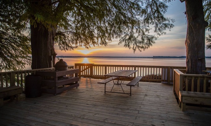 Samburg Cabina | El mejor lugar en el lago Reelfoot para un grupo de familiares o amigos