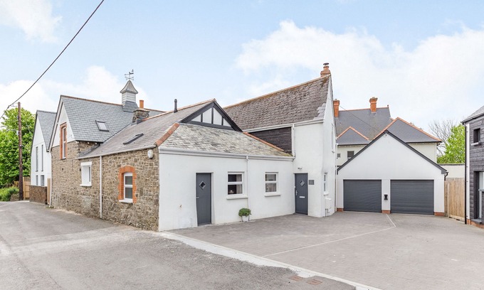 Braunton Cabaña | THE OLD COACH HOUSE, family friendly, with hot tub in Braunton