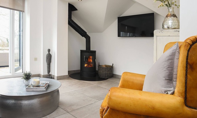 Denbigh Cabaña | The Old Piggery - a cosy fire that sleeps 2 guests in 1 bedroom