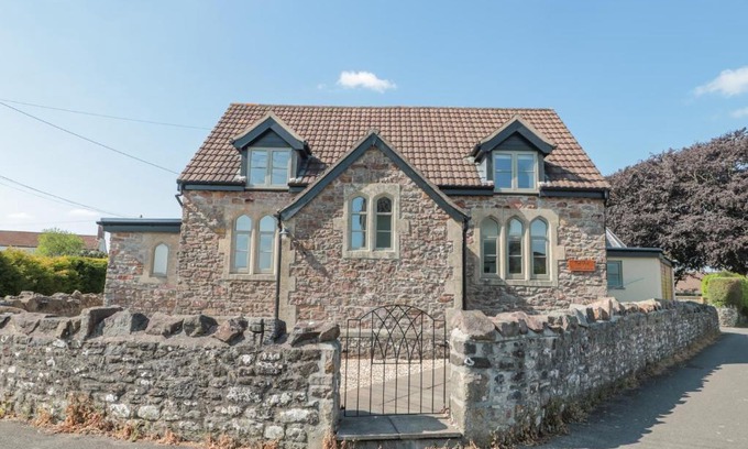 Radstock Casa | The Old Schoolrooms