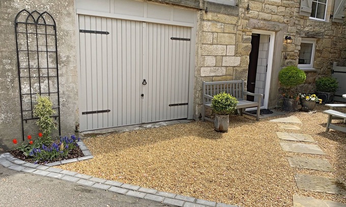 Warkworth Cabaña | The Olde Stables – Timeless Retreat in Coastal Warkworth