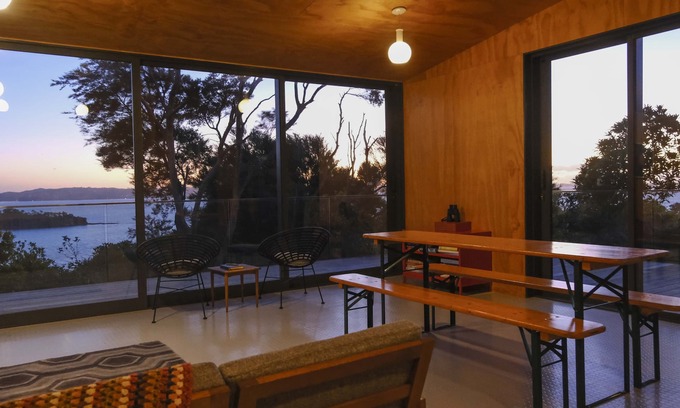 Omiha Casa | The Omiha Bach Retreat 3 min walk to beach