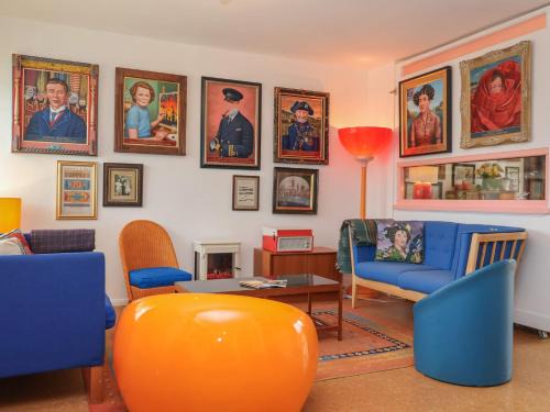 Bury St Edmunds Casa | The Orchard Close Art House