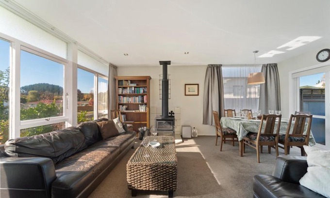 Turangi Casa | The Orchard House - Turangi Holiday Home