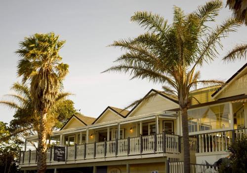 Oneroa Hotel | The Oyster Inn