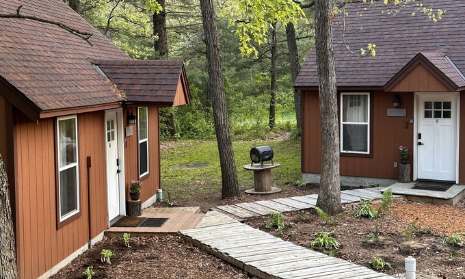 Wisconsin Dells Cabina | The Pawfect Retreat: Your Pup Stays Free! Peaceful Cabin on the WI River